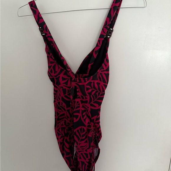 Pink and Black Patterned Swimsuit Top - Picture 2 of 3